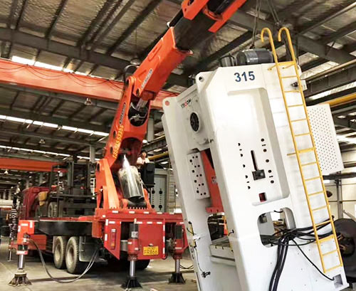 文城镇附近随车吊出租，轻松解决运输难题