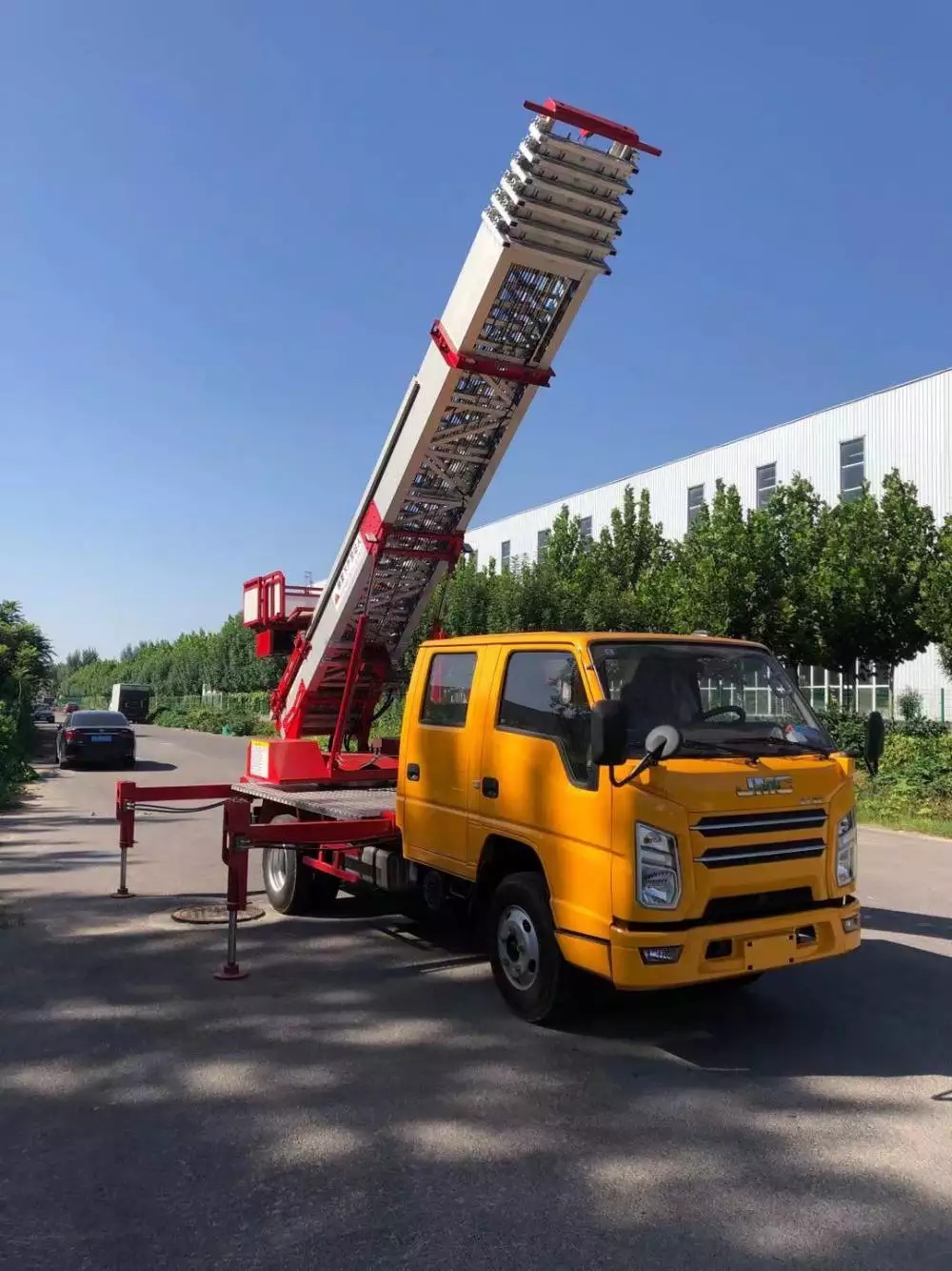 文城镇附近的云梯车出租服务：轻松解决高空作业需求