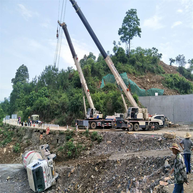 文城镇汽车掉沟里叫吊车救援要多少钱