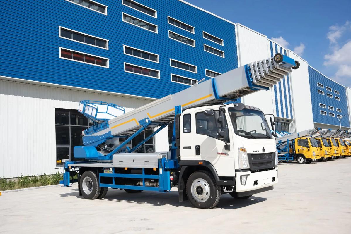 文城镇出租云梯车高空作业车 建筑垃圾搬运